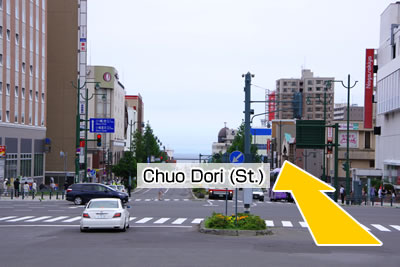 Image: Chuo Dori (St.) as seen from JR Otaru station facing the Otaru Canal. Proceed along the right side of Chuo Dori (St.) toward the Otaru Canal