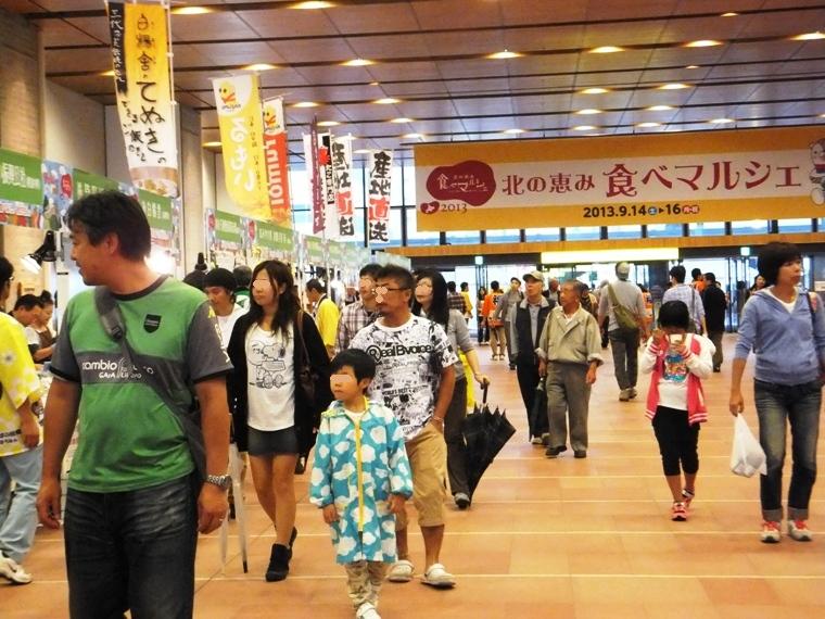 北の恵み食べマルシェ2013 駅マルシェ会場