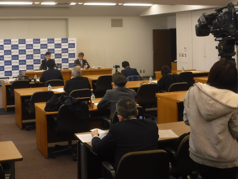 記者会見の写真