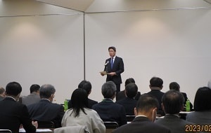 島根県金融広報委員会、会長挨拶の写真