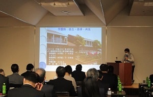 松江市立義務教育学校八束学園が発表をしている写真