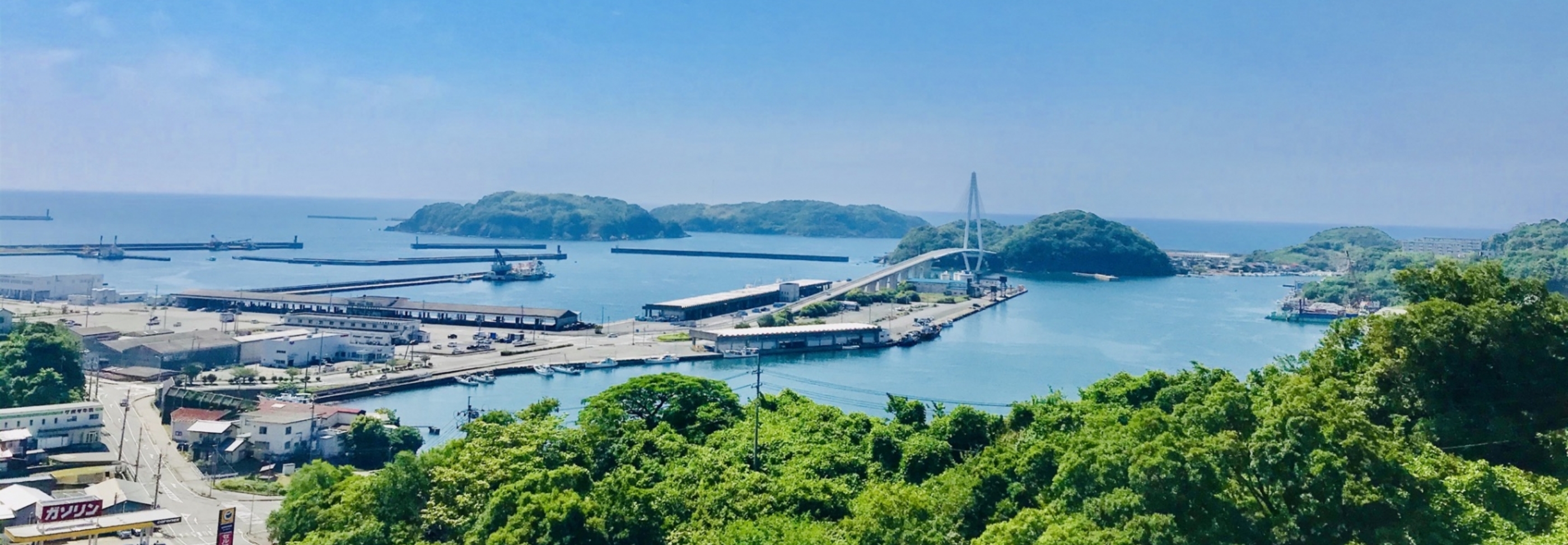 浜田の港と青空と海