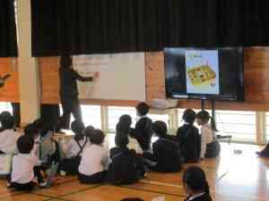 ��钬���������w�Z�̎��Ƃ̖͗l