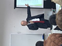 講演する松山氏