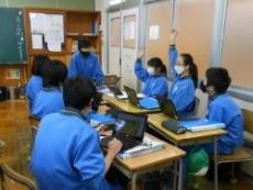 公開授業での討議の様子